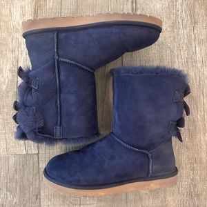 UNWORN Ugg classic Bailey Bow size 8